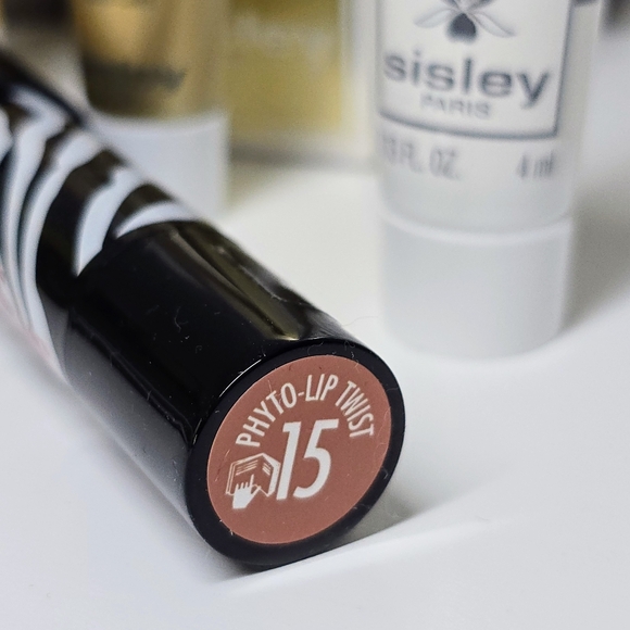 Sisley-Paris Luxury Travel gift set with pouch - Picture 9 of 16